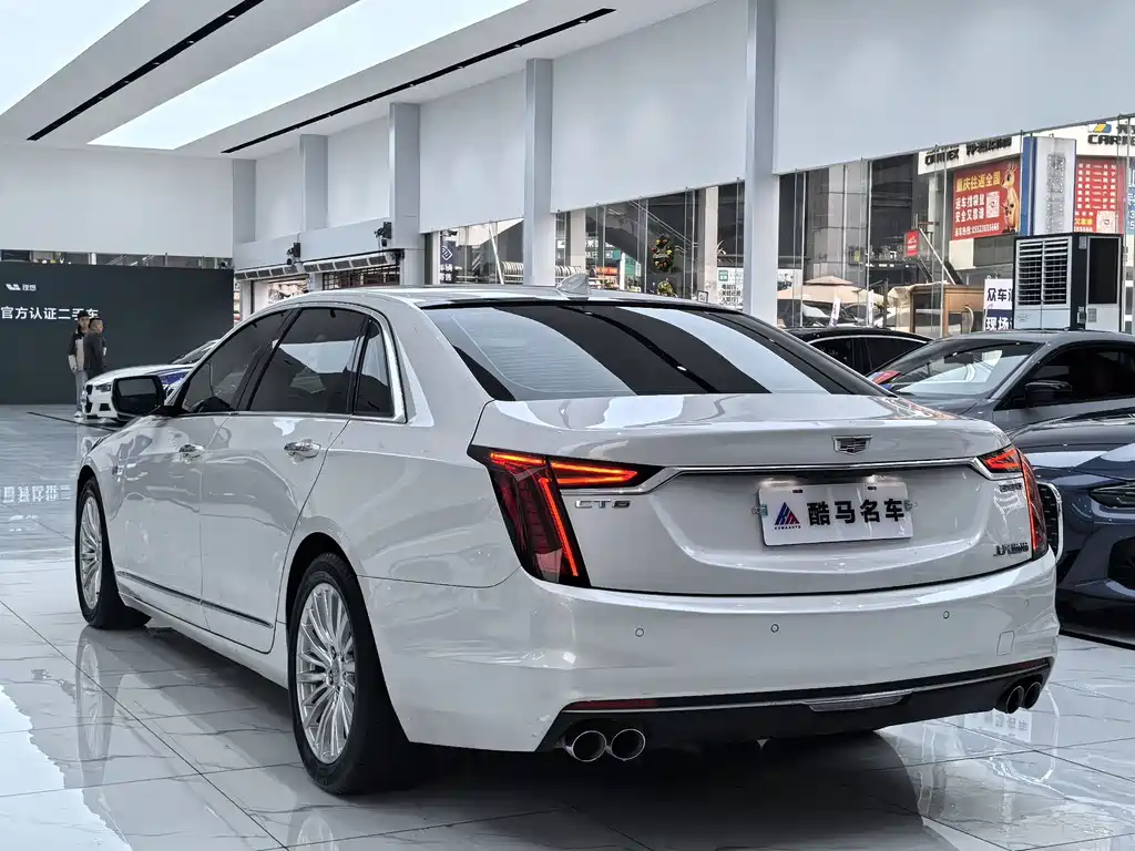 Cadillac CT6 — фото 13