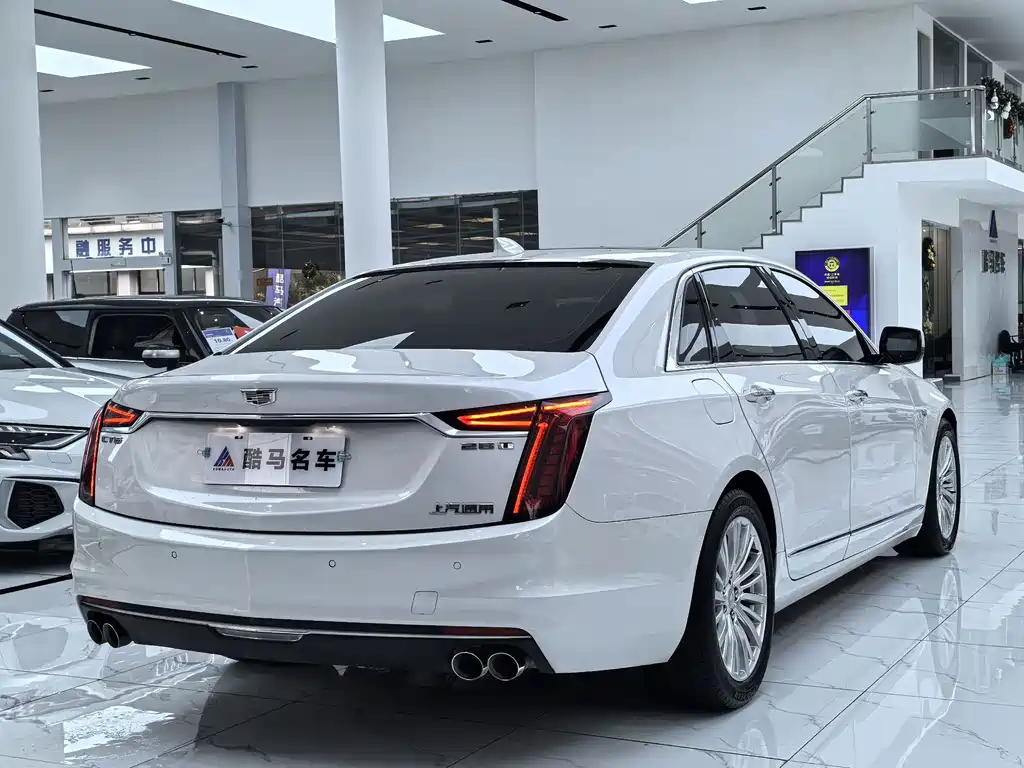 Cadillac CT6 — фото 15