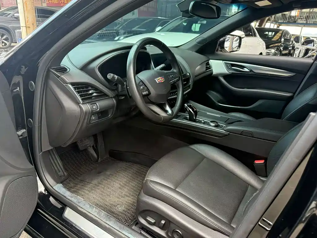 Cadillac CT5 — фото 4