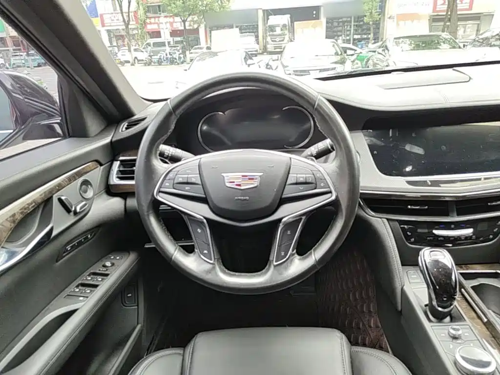 Cadillac CT6 — фото 11