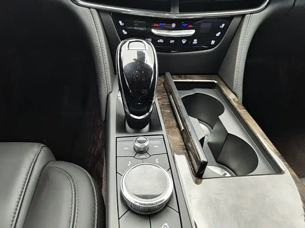 Cadillac CT6 — фото 14