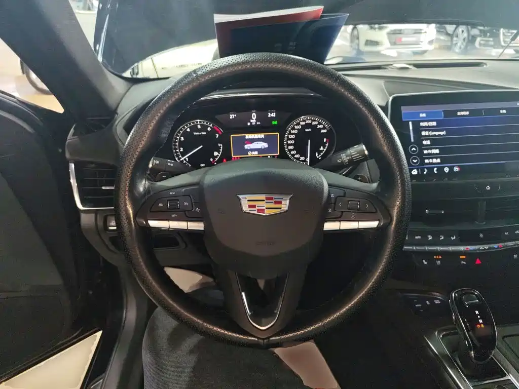 Cadillac CT5 — фото 7