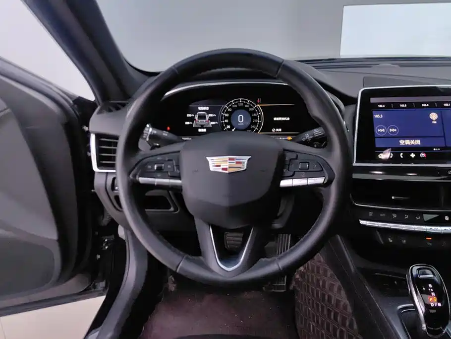 Cadillac CT5 — фото 15