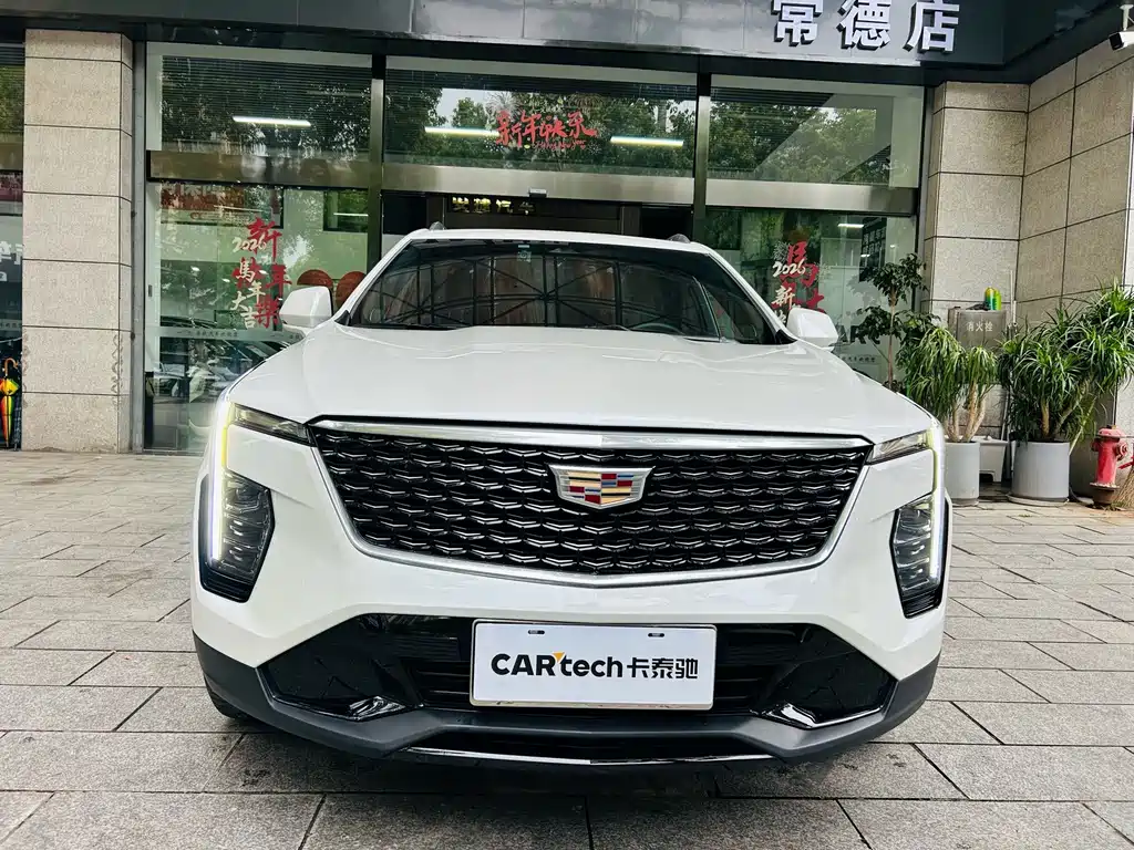 Cadillac XT4 — фото 2