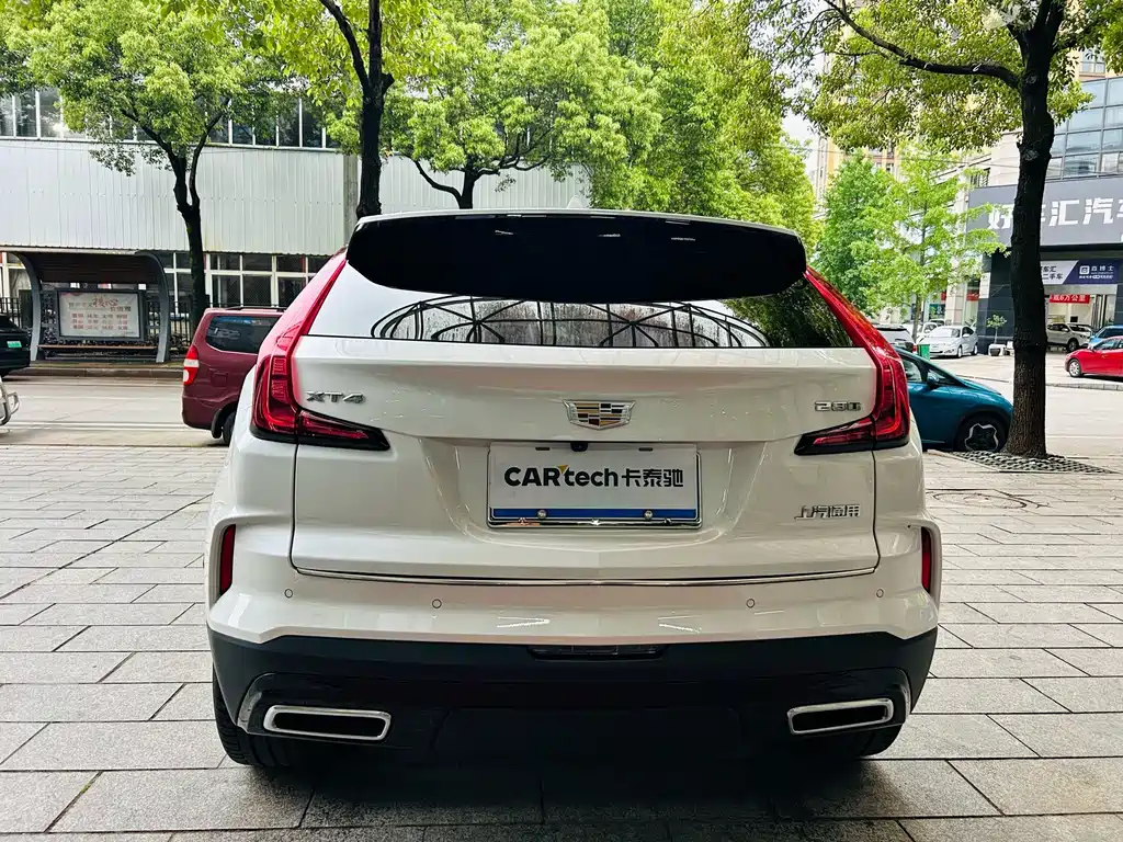 Cadillac XT4 — фото 11