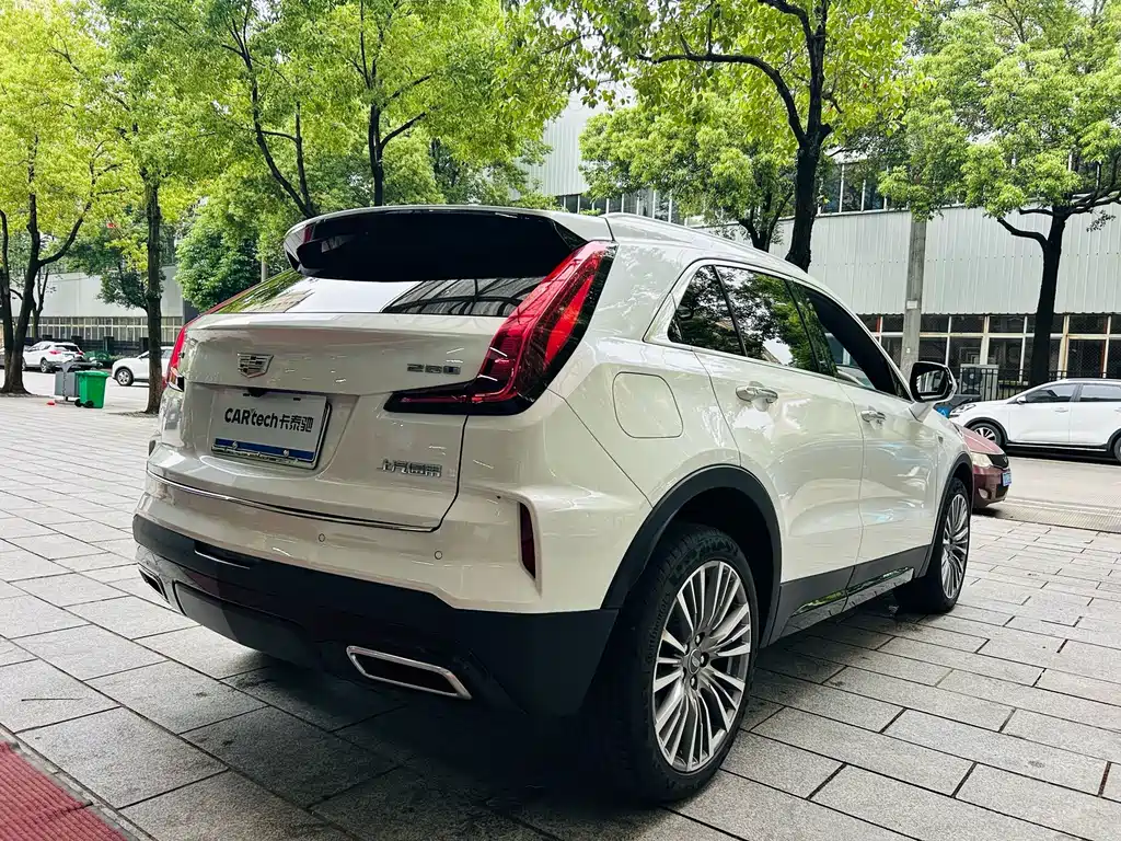 Cadillac XT4 — фото 14