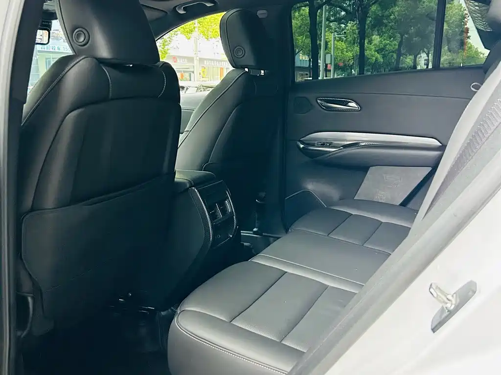 Cadillac XT4 — фото 5