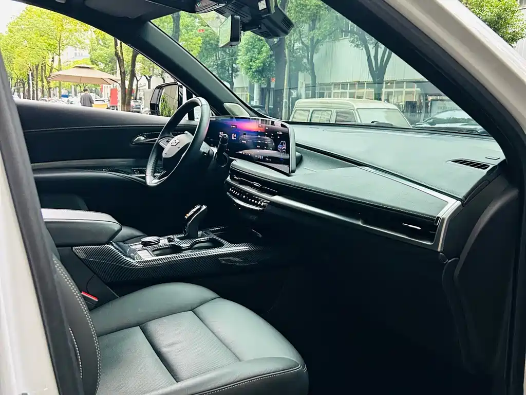 Cadillac XT4 — фото 6