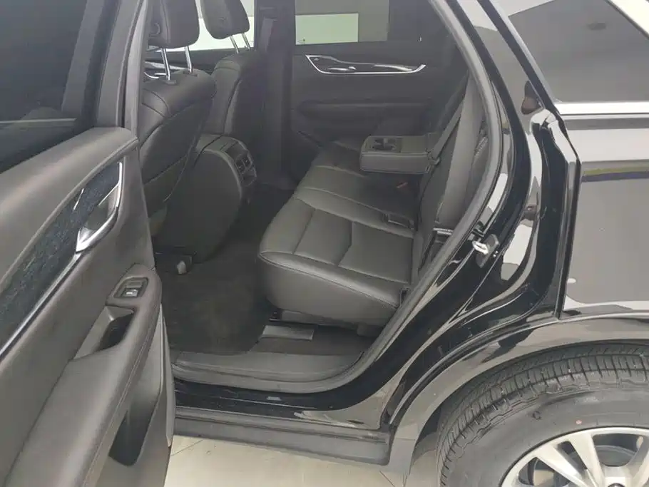 Cadillac XT5 — фото 11