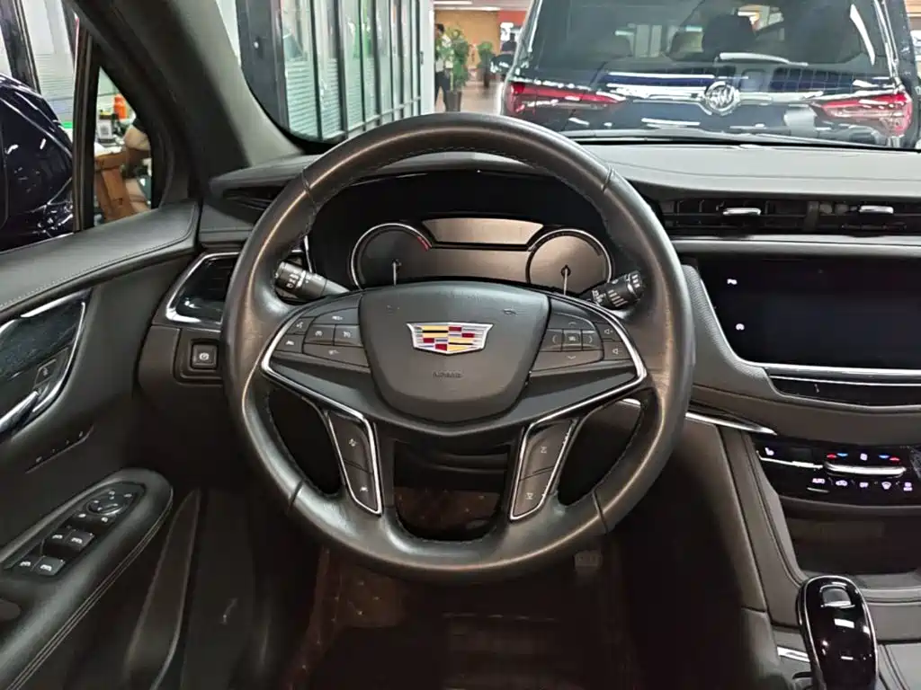Cadillac XT5 — фото 11