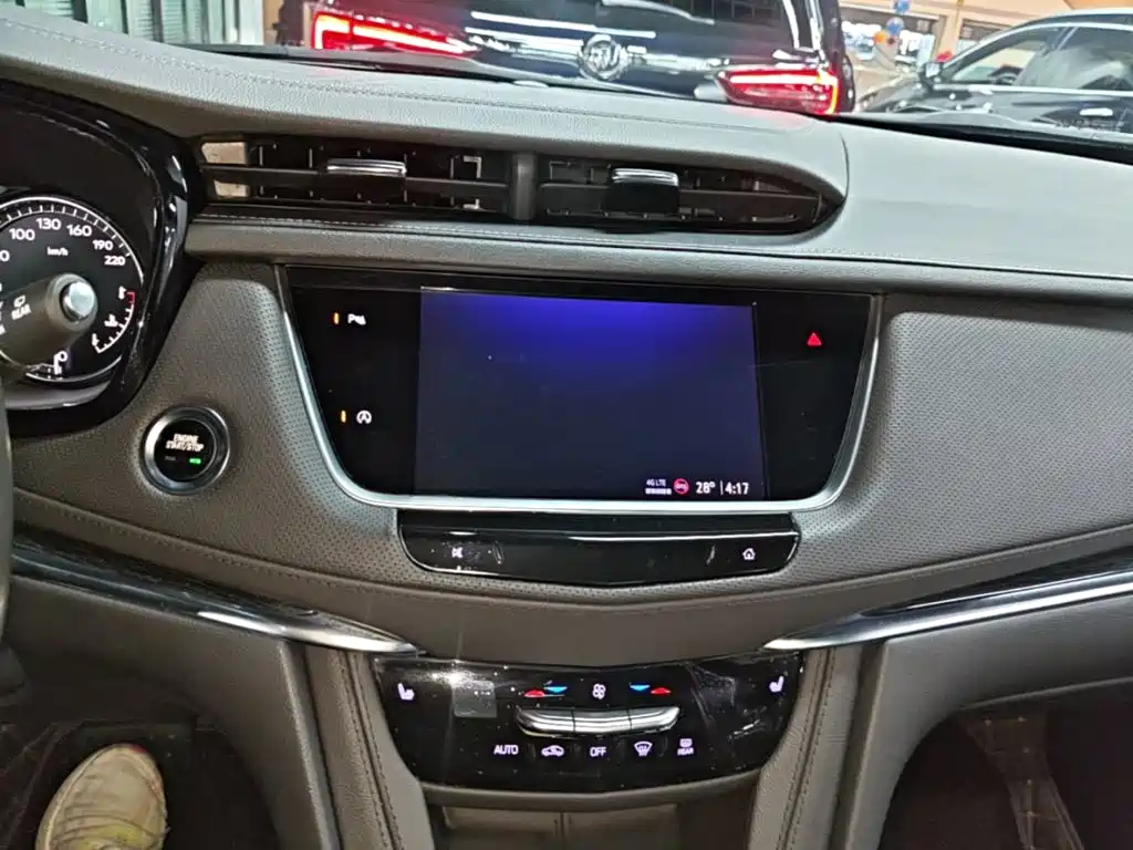 Cadillac XT5 — фото 13