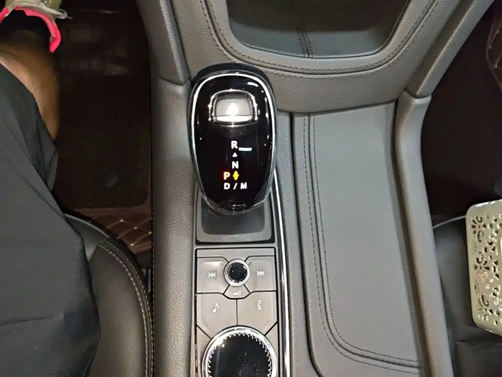 Cadillac XT5 — фото 14