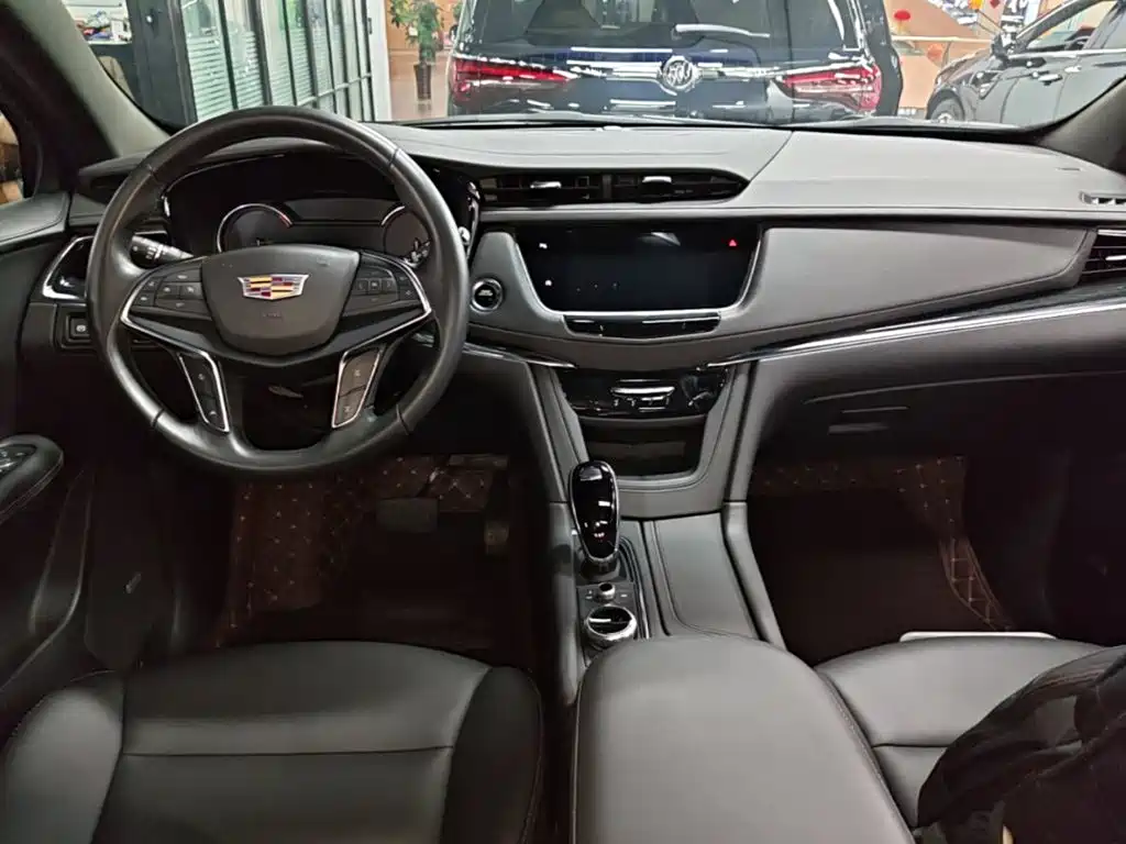 Cadillac XT5 — фото 10
