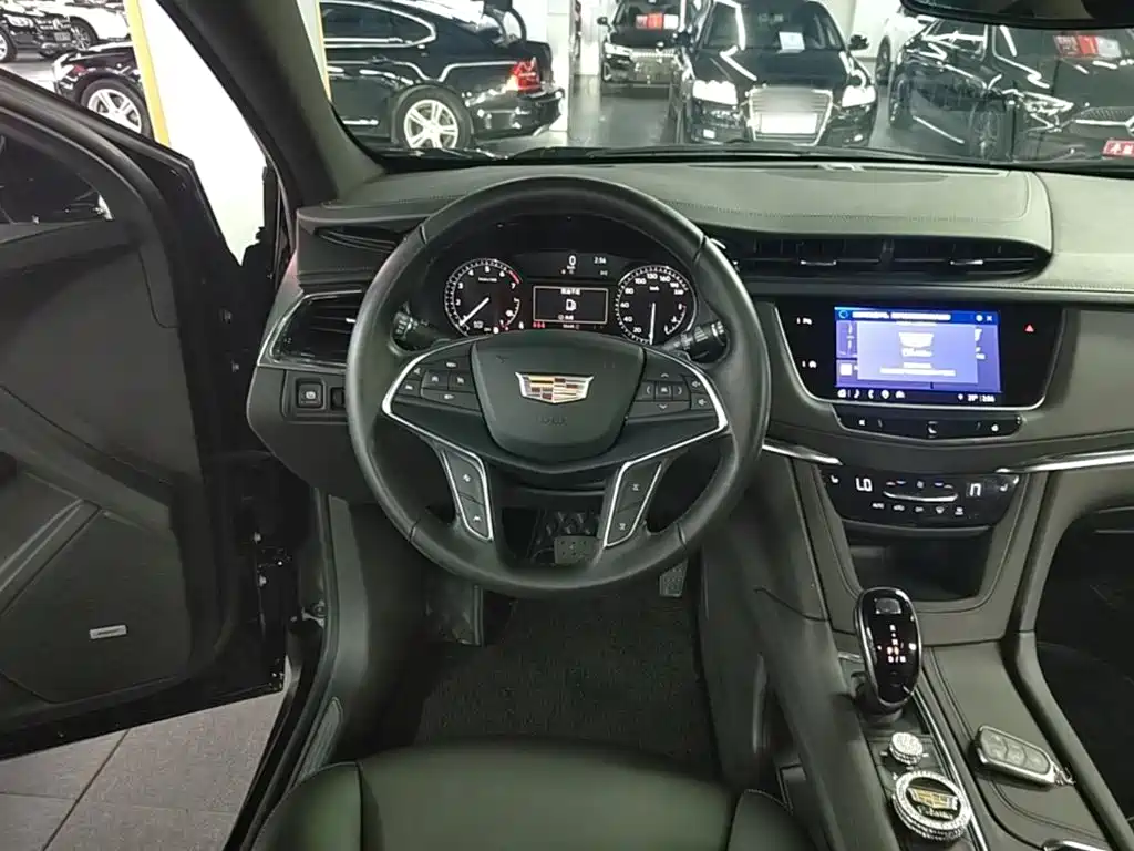 Cadillac XT5 — фото 11