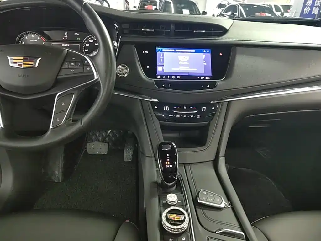 Cadillac XT5 — фото 13