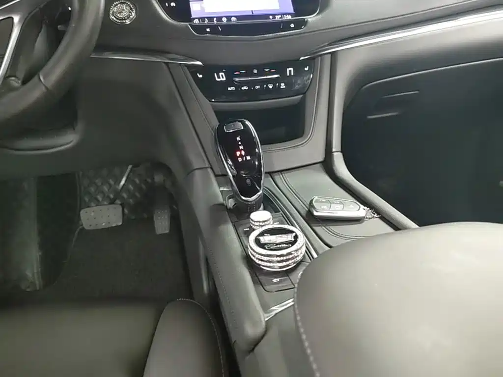 Cadillac XT5 — фото 14