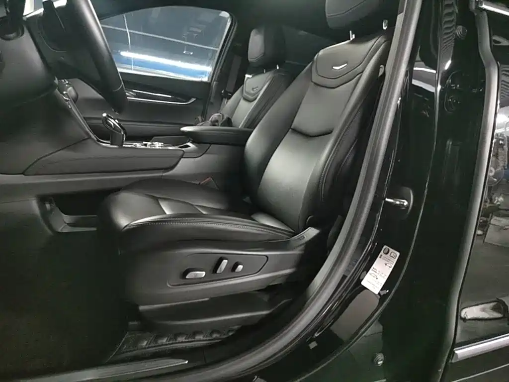 Cadillac XT5 — фото 15