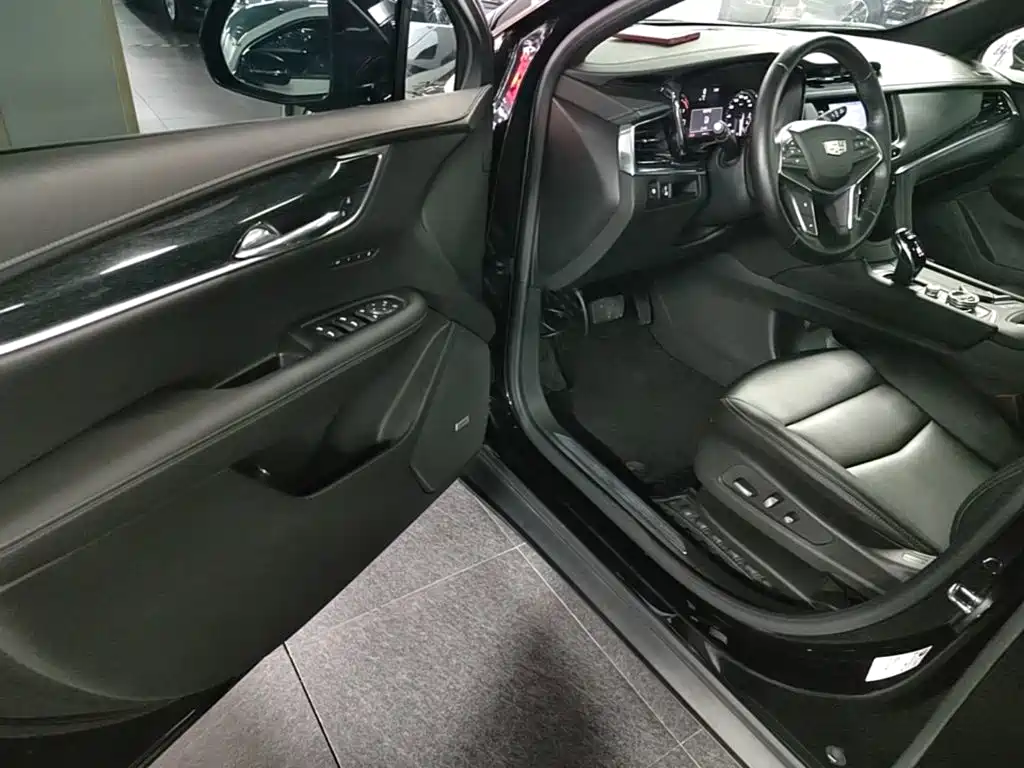 Cadillac XT5 — фото 16