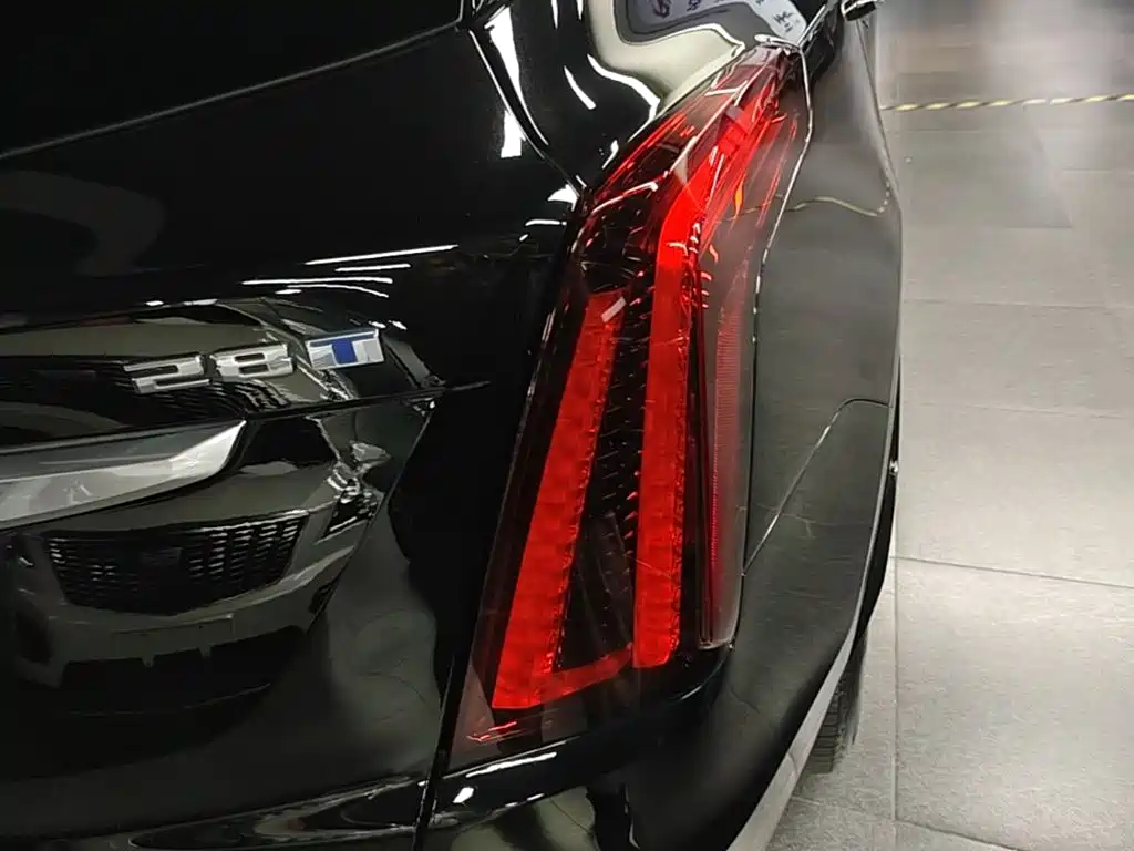 Cadillac XT5 — фото 8