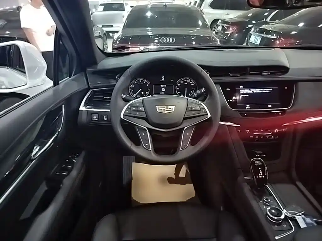 Cadillac XT5 — фото 11