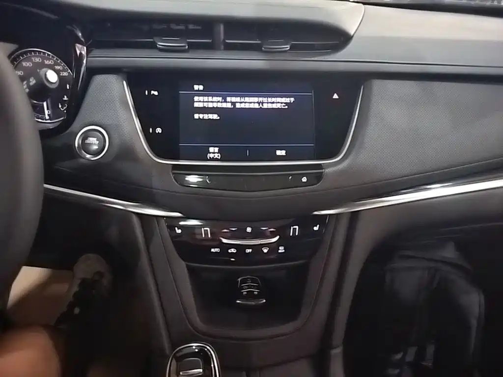 Cadillac XT5 — фото 13