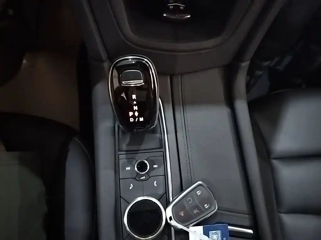 Cadillac XT5 — фото 14