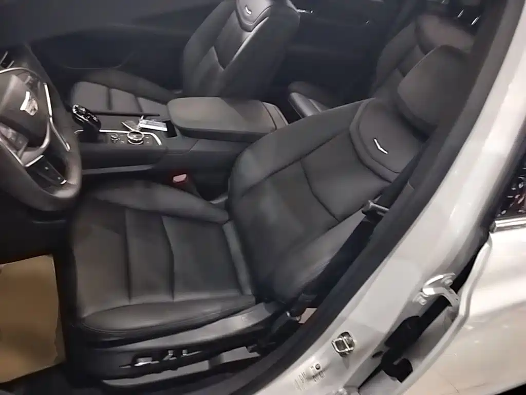 Cadillac XT5 — фото 15