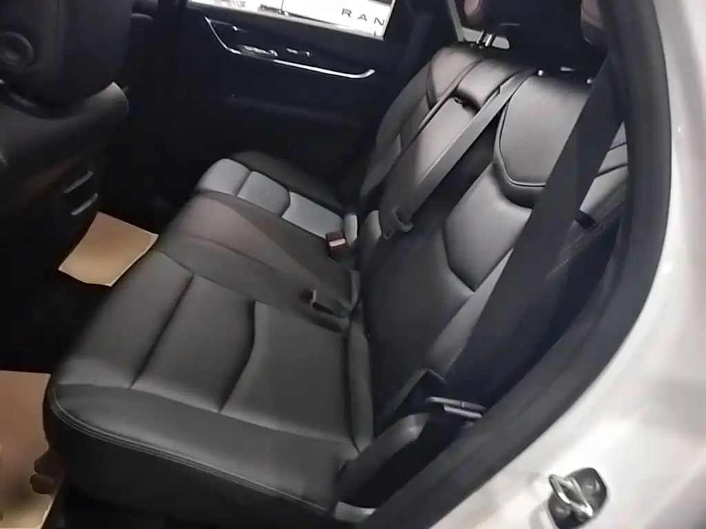 Cadillac XT5 — фото 17