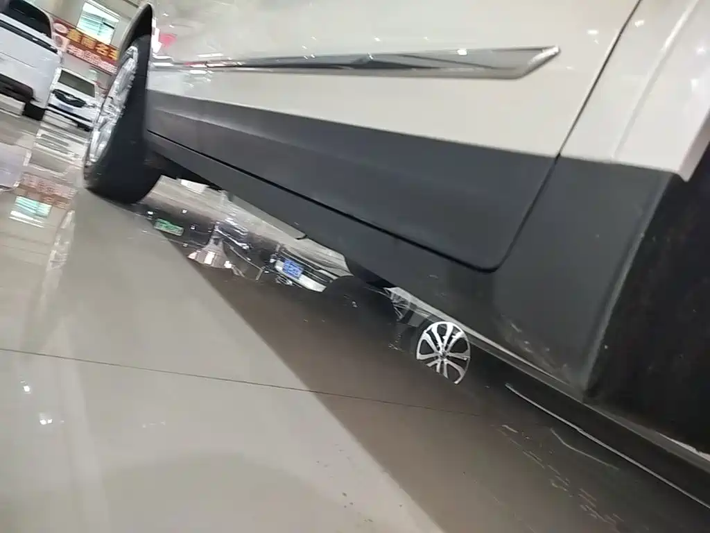 Cadillac XT5 — фото 21