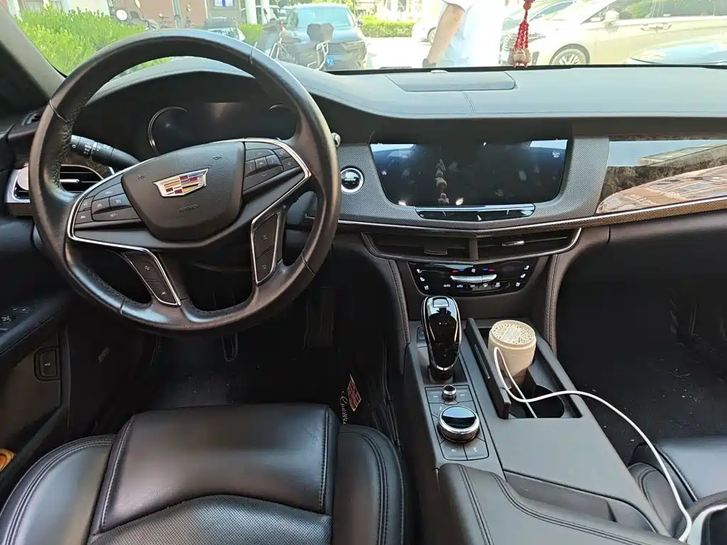 Cadillac CT6 — фото 13