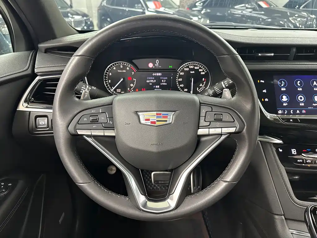 Cadillac XT6 — фото 19