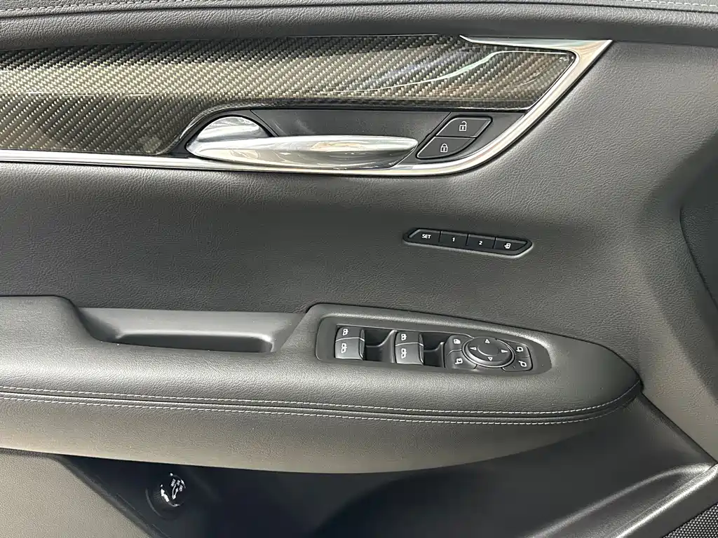 Cadillac XT6 — фото 22