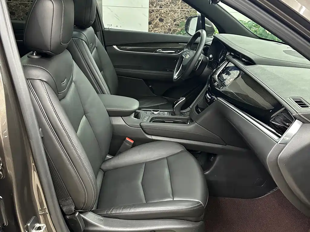 Cadillac XT6 — фото 10