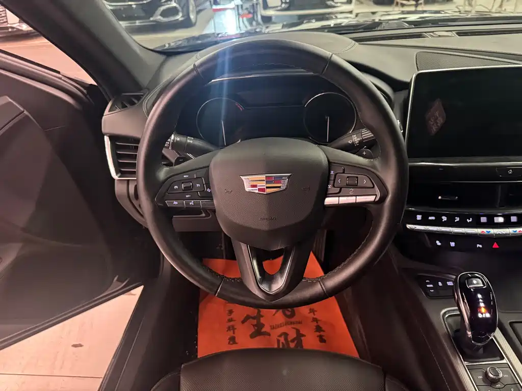 Cadillac CT5 — фото 7