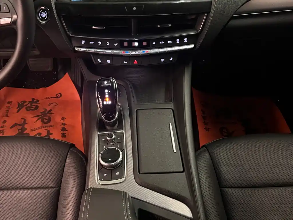 Cadillac CT5 — фото 8