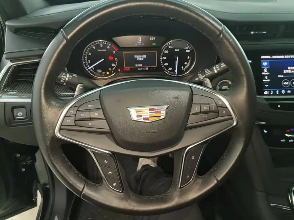Cadillac XT5 — фото 11
