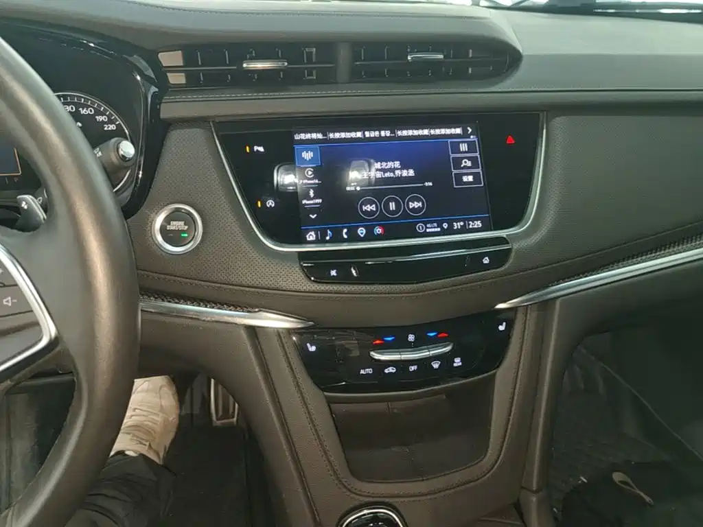 Cadillac XT5 — фото 13