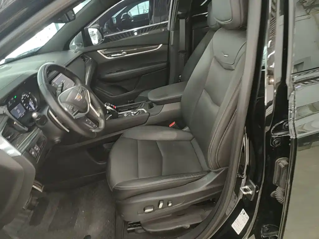 Cadillac XT5 — фото 15