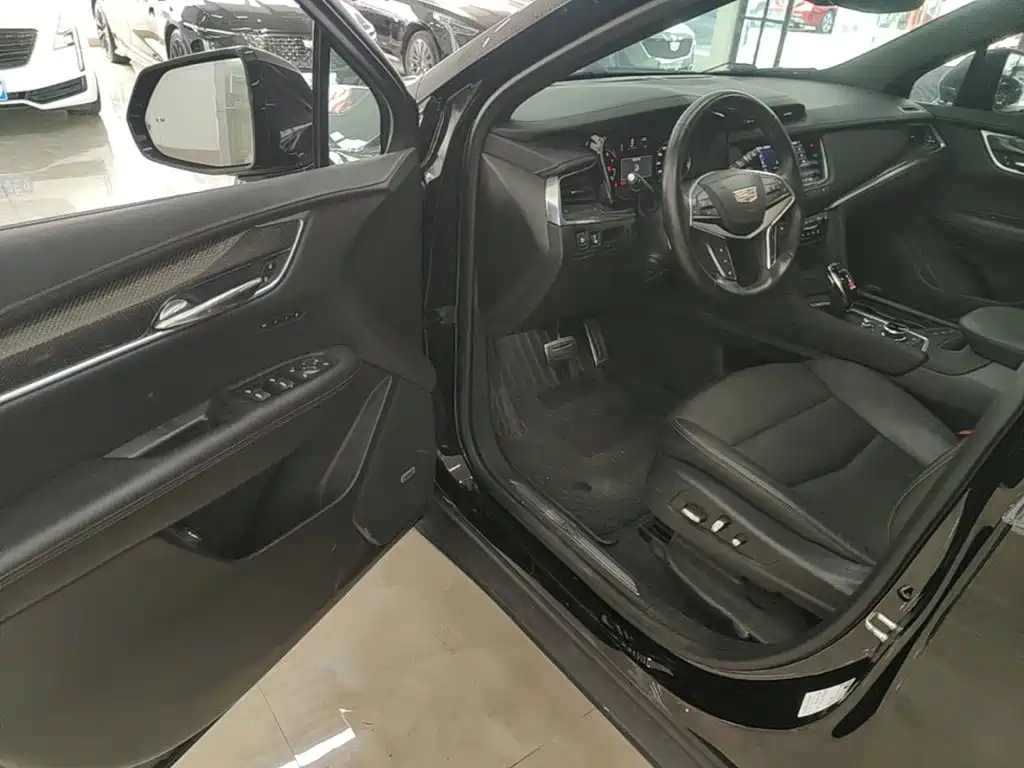 Cadillac XT5 — фото 16