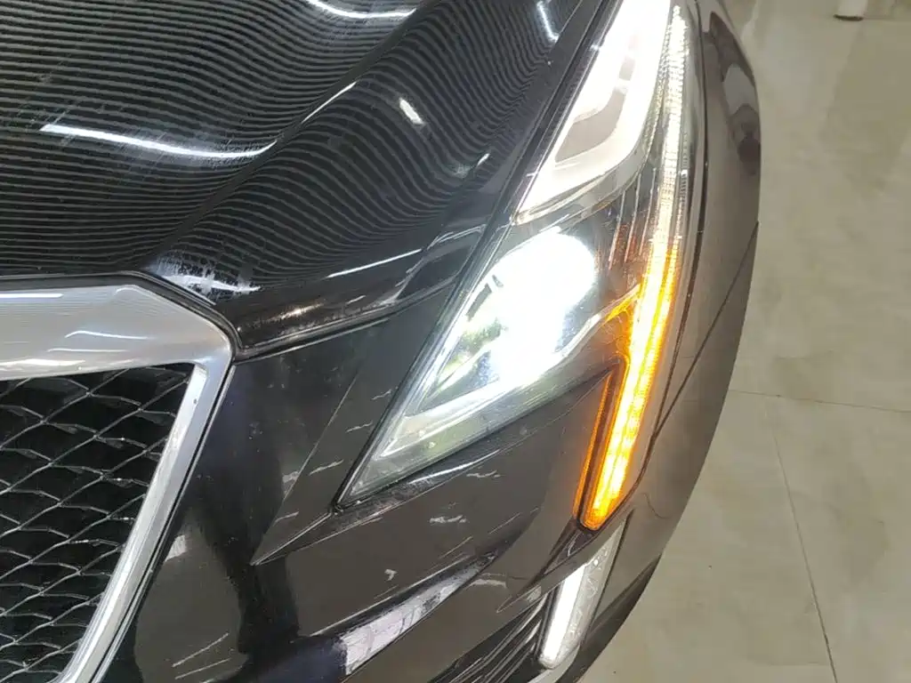 Cadillac XT5 — фото 24