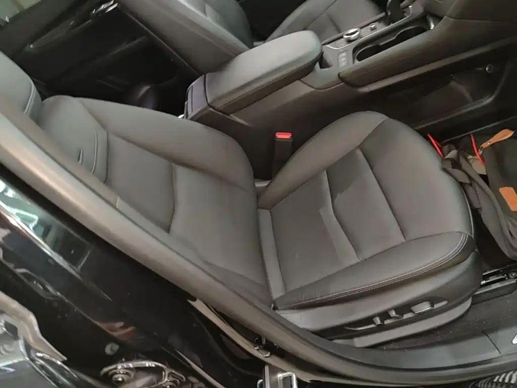 Cadillac XT5 — фото 25