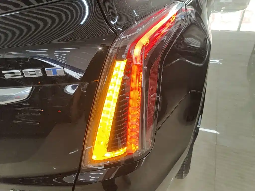 Cadillac XT5 — фото 8