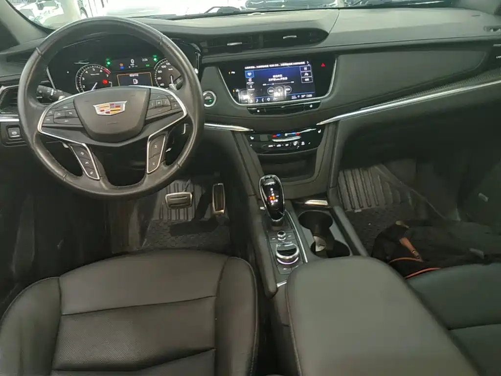 Cadillac XT5 — фото 10