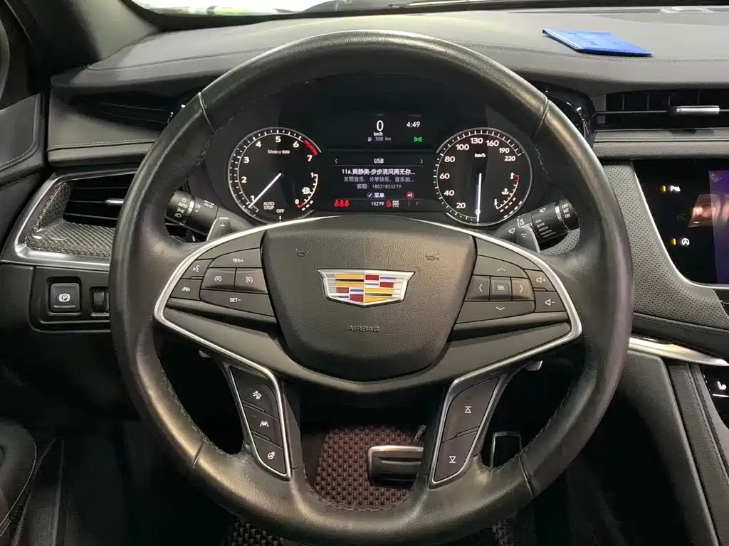 Cadillac XT5 — фото 10