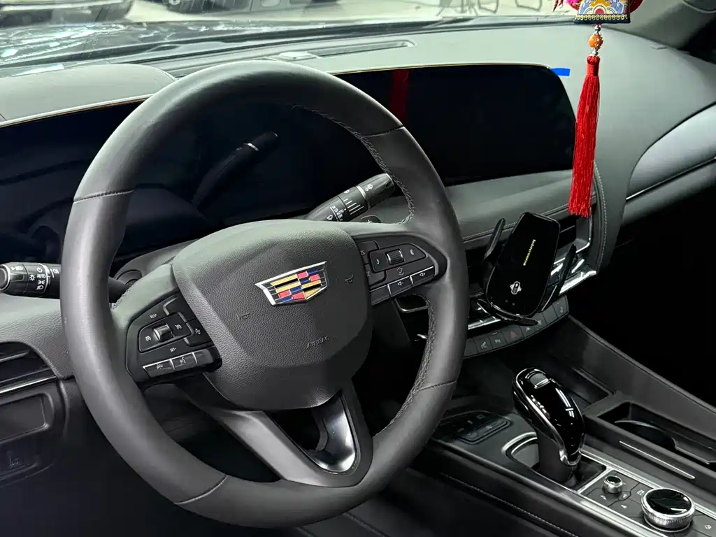 Cadillac CT5 — фото 4