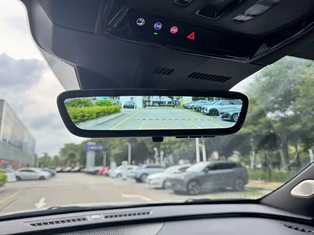 Cadillac XT5 — фото 14