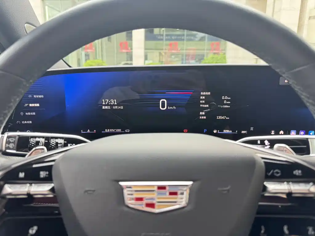 Cadillac XT5 — фото 15