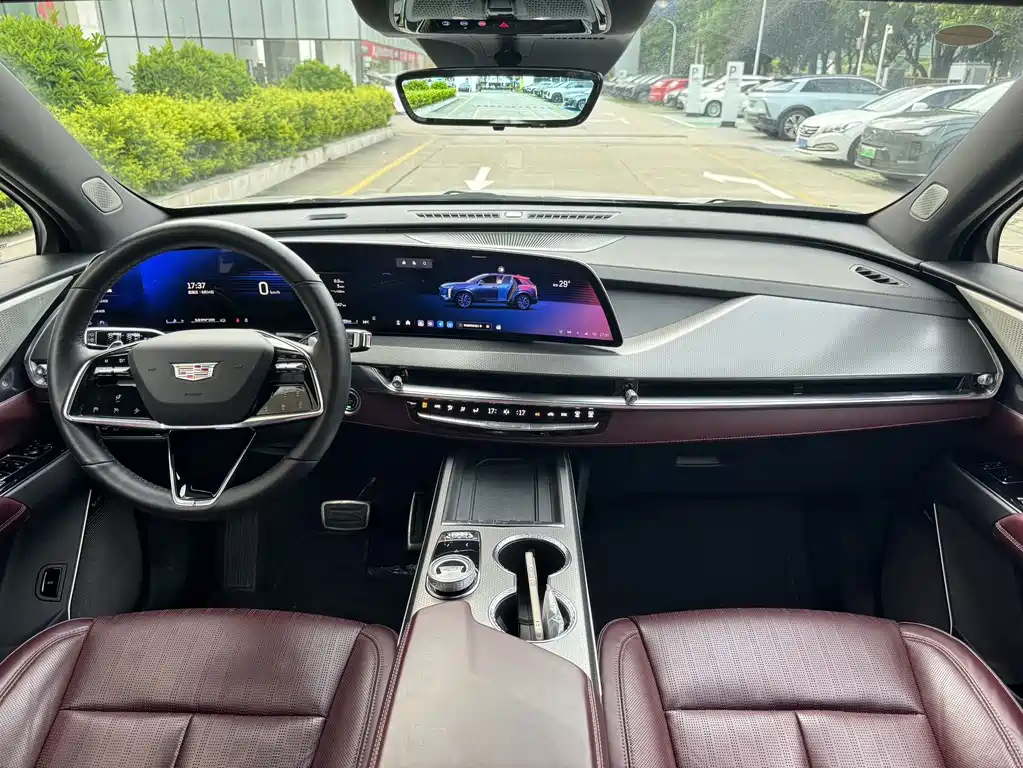 Cadillac XT5 — фото 10
