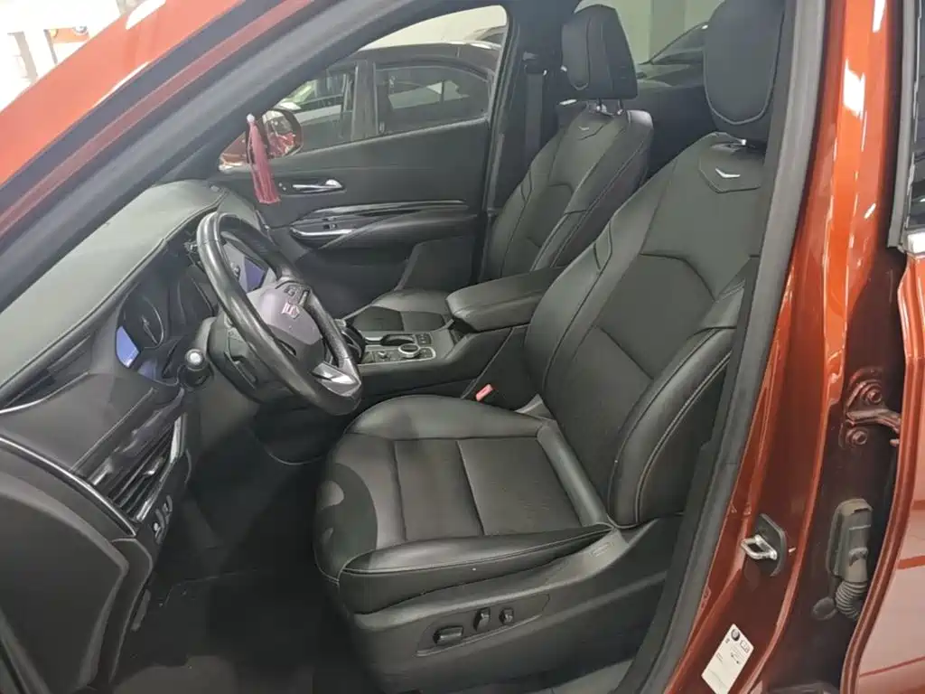 Cadillac XT4 — фото 15