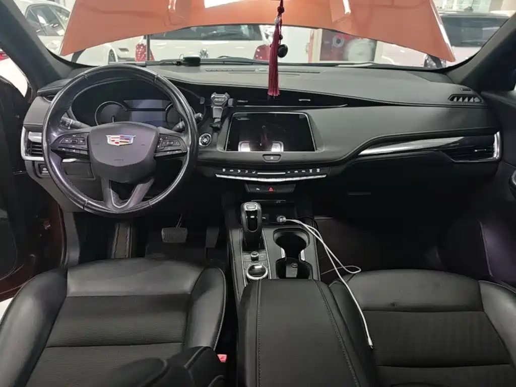 Cadillac XT4 — фото 10